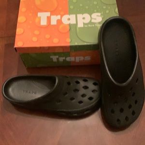 Black slip one Traps by Bare Traps. Women’s Size 9M. Brand new never worn.